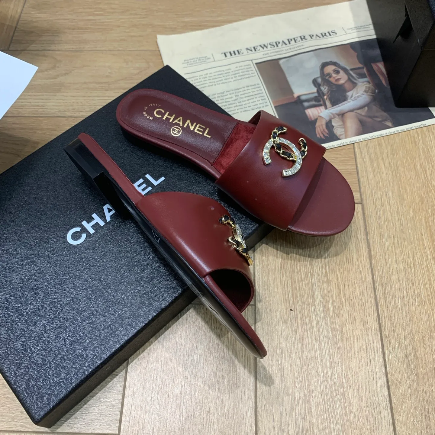 👟👟Ex-factory price 480👟👟 🍀CHANEL2025 Xiaoxiang spring and summer new popular double C diamond buckle flat slippers Material: original calfskin Lining: original inner sheepskin Foot pads: sheepskin Outsole: genuine leather outsole Size: 35-41 (40/41 fixed) 👉
